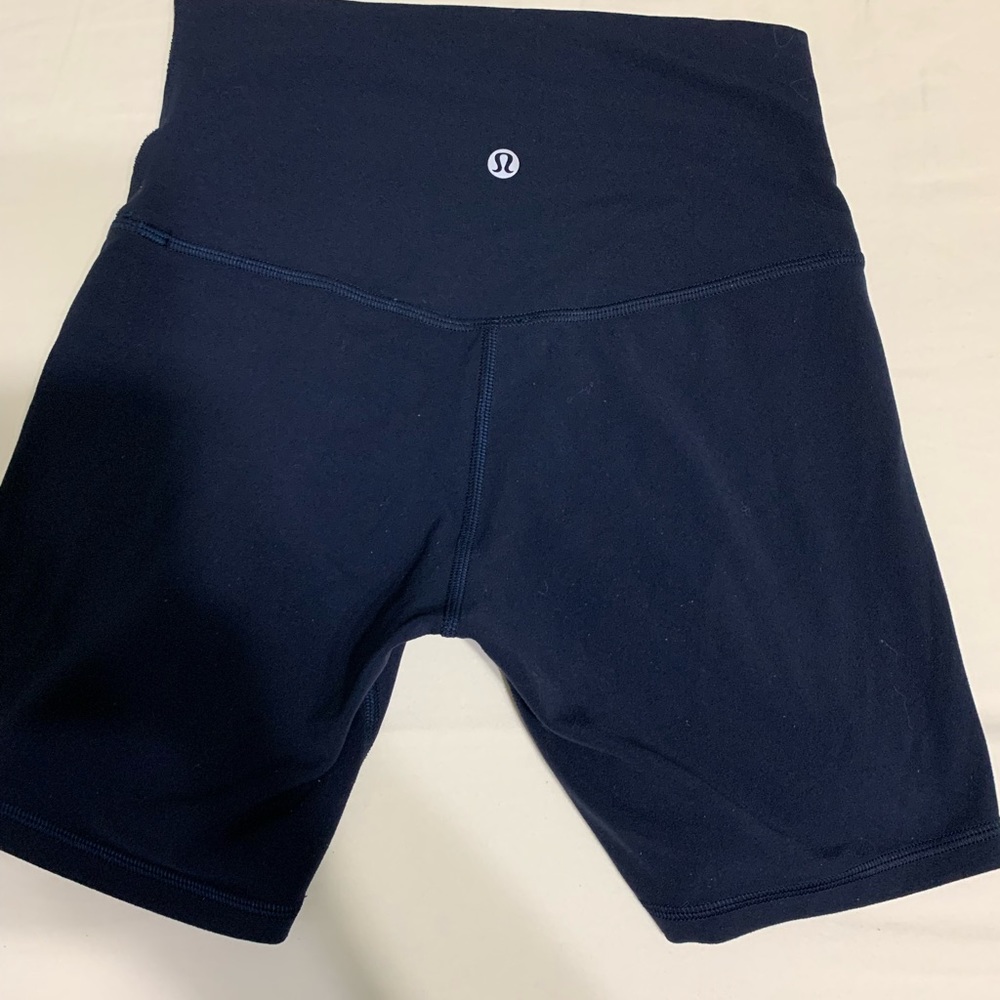 Lululemon 🍋 size 4 align high rise shorts great condition navy blue